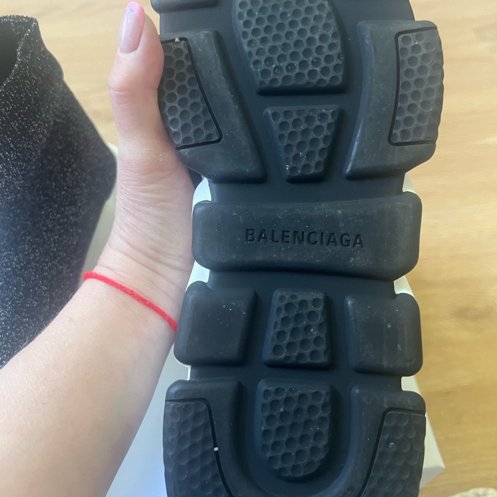 BALENCIAGA
Knit Metal Womens Speed Sneakers 12Black silver in box dust bag EUC - Picture 11 of 12